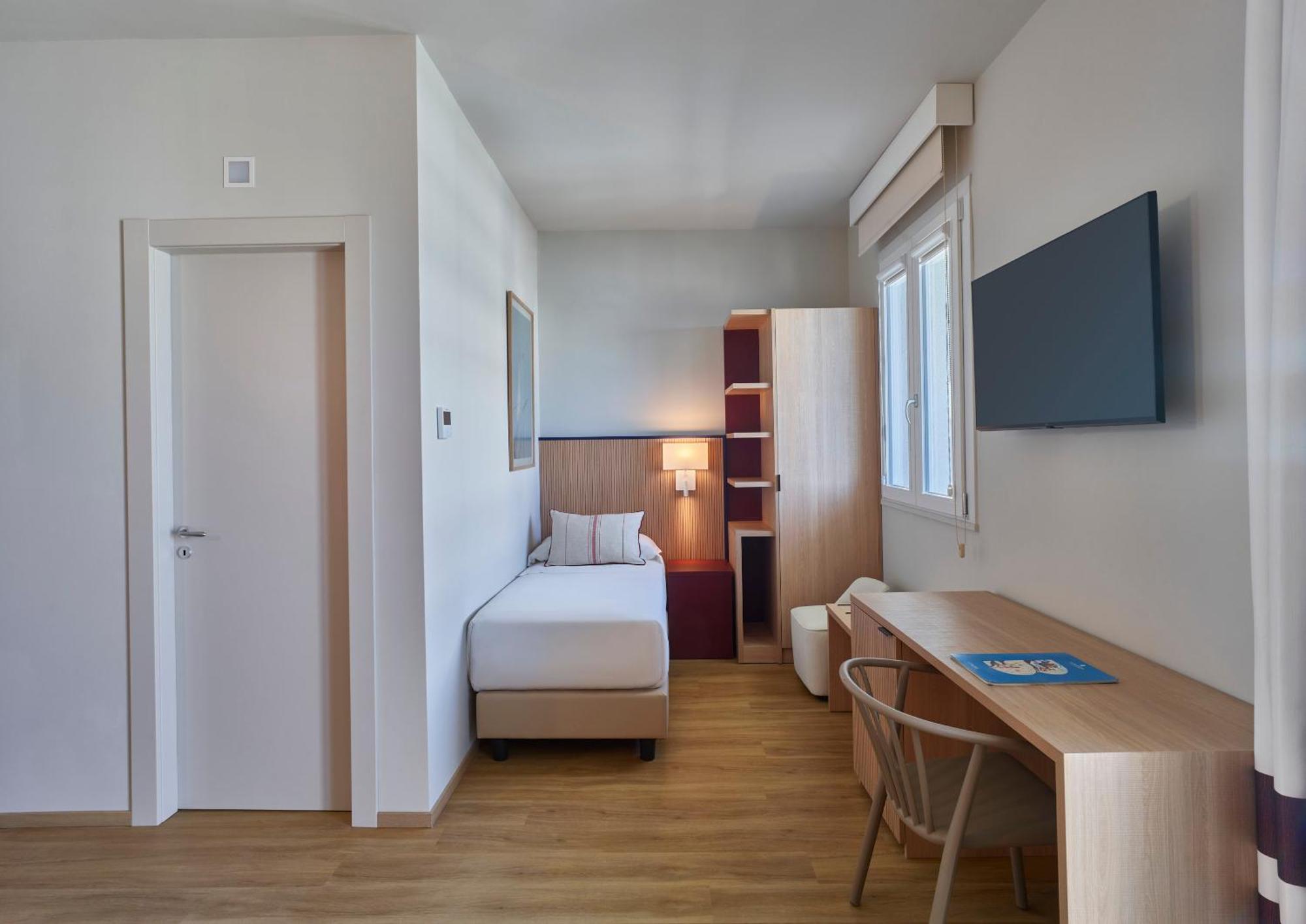 Serena Majestic Hotel Montesilvano Room photo